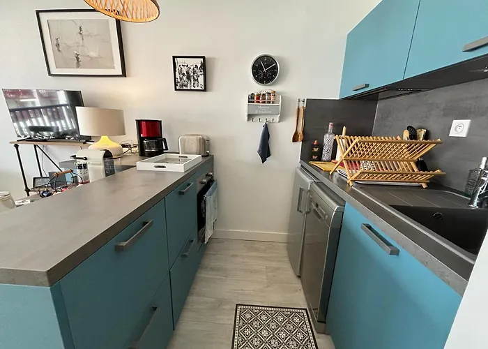 2 Pieces Avec Piscine A Hendaye, Proche Port - Fr-1-239-1105